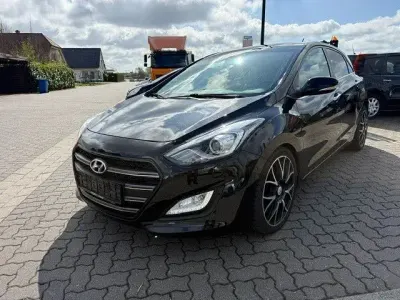 Gebraucht Hyundai i30 Premium 136 PS (100 kW) 2015 Schwarz Limousine