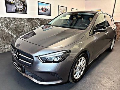 Grau Gebraucht 2022 Mercedes B250e Van / Kleinbus | 24.900 € (Guter Preis)