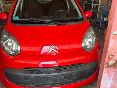 Gebraucht Citroën C1 60 PS (44 kW) 2009 Rot Kleinwagen