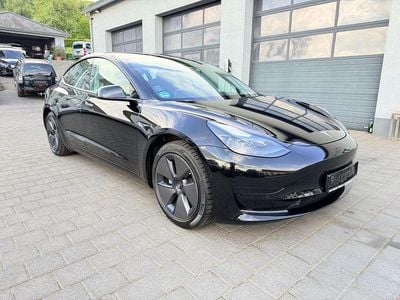 Begagnad Tesla Model 3 Standard Range Plus 208 kW (283 HK) 2022 Svart Sedan