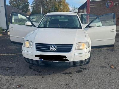 Weiß Gebraucht 2002 VW Passat Limousine | 2.600 € (Fairer Preis)