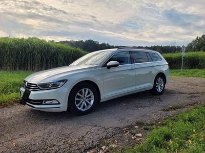 Gebraucht VW Passat 150 PS (110 kW) 2019 Weiß Kombi