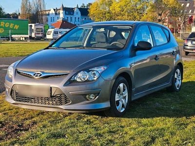 Second-hand Hyundai i30 Edition 90 CP (66 kW) 2012 Argintiu Hatchback