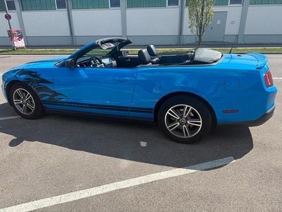 Usata Ford Mustang Premium Convertible 210 CV (154 kW) 2010 Blu Cabrio