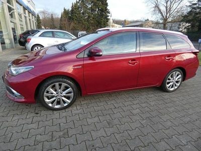 Rot Gebraucht 2018 Toyota Auris Touring Sports Executive Kombi | 15.790 € (Fairer Preis)