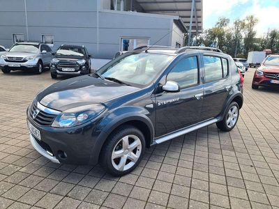 Grau "comete" Gebraucht 2012 Dacia Sandero Stepway Kleinwagen | 7.499 € (Fairer Preis)