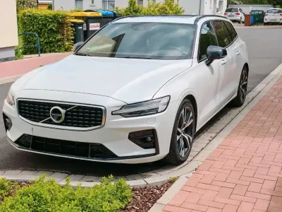 Gebraucht Volvo V60 R-Design 150 PS (110 kW) 2019 Weiß Kombi