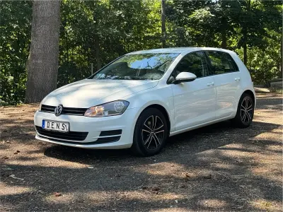Gebraucht VW Golf VII 105 PS (77 kW) 2013 Weiß Limousine