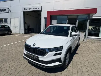 Używany Skoda Karoq Selection 150 KM (110 kW) 2025 Biały SUV