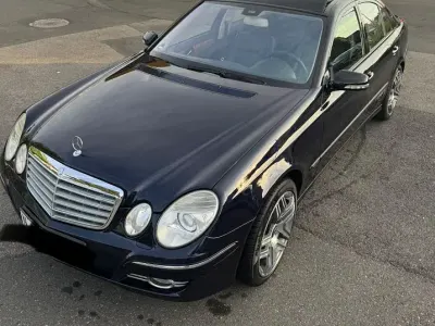 Gebraucht Mercedes E320 Elegance 224 PS (164 kW) 2008 Blau Limousine