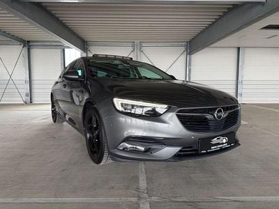 Usado Opel Insignia 165 HP (121 kW) 2017 Cinzento Sedan