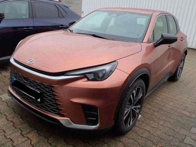 Gebraucht Lexus LBX 136 PS (100 kW) 2025 Rot SUV