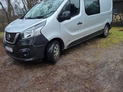 Usado Nissan NV300 145 HP (106 kW) 2020 Prateado Van