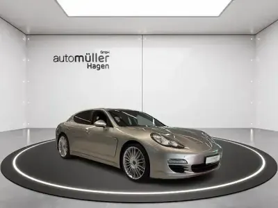 Gebraucht Porsche Panamera Diesel 250 PS (183 kW) 2012 Platinsilbermetallic Kleinwagen