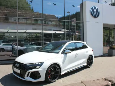 Gebraucht Audi RS3 Sportback Sport 400 PS (294 kW) 2022 Gletscherweiss Kleinwagen