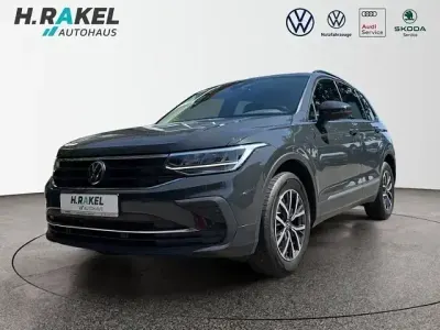 Gebraucht VW Tiguan Life 150 PS (110 kW) 2023 Grau SUV