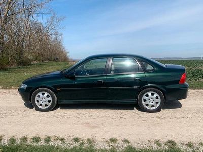 Begagnad Opel Vectra 115 HK (84 kW) 1999 Grön Sedan