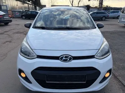 Gebraucht Hyundai i10 Classic 67 PS (49 kW) 2015 Weiß Kleinwagen