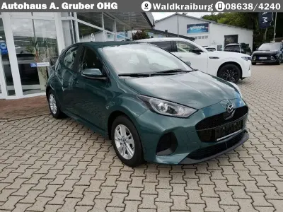 Neu Mazda 2 Center-Line 116 PS (85 kW) 2026 Grün Kleinwagen