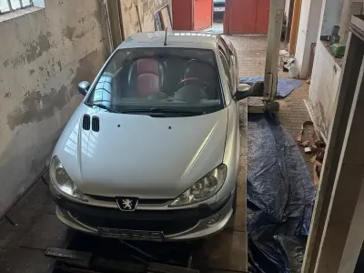 Gebraucht Peugeot 206 CC 136 PS (100 kW) 2003 Silber Cabrio