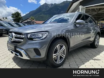 Gebraucht Mercedes GLC300e 306 PS (225 kW) 2022 Selenitgrau metallic SUV