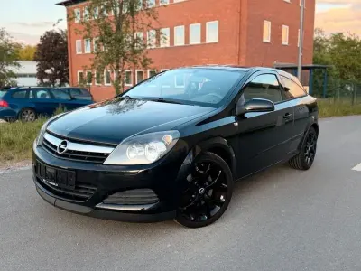Gebraucht Opel Astra GTC Sport 170 PS (125 kW) 2006 Saphirschwarz/black sapphire Coupé
