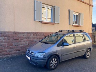 Silber Gebraucht 2004 Opel Zafira Van / Kleinbus | 1.499 €