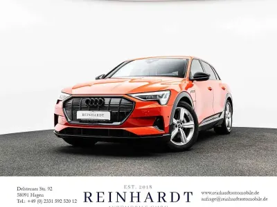 Używany Audi e-tron Advanced 300 kW (408 KM) 2021 Czerwony SUV