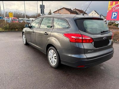 Gebraucht Ford Focus 101 PS (74 kW) 2016 Grau Kombi