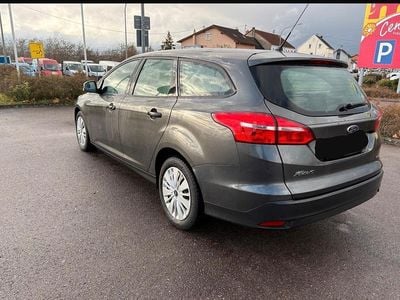 Grau Gebraucht 2016 Ford Focus Kombi | 5.699 € (Guter Preis)