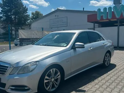 Gebraucht Mercedes E220 Avantgarde 170 PS (125 kW) 2010 Silber Limousine
