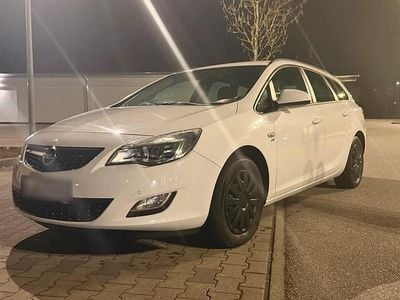 Gebraucht Opel Astra 140 PS (102 kW) 2012 Weiß Kombi