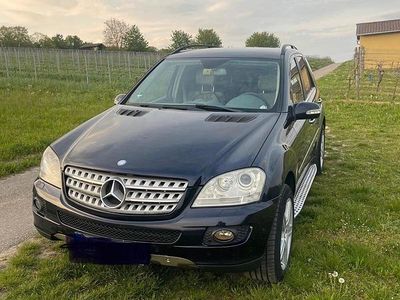Usata Mercedes ML320 224 CV (164 kW) 2007 Blu SUV
