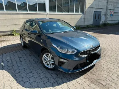 Używany Kia Ceed Edition 7 99 KM (72 kW) 2018 Niebieski Hatchback