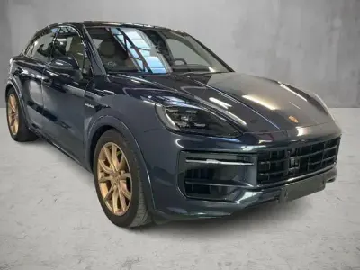 Gebraucht Porsche Cayenne E-Hybrid Coupe Chrono 470 PS (345 kW) 2024 Blau SUV
