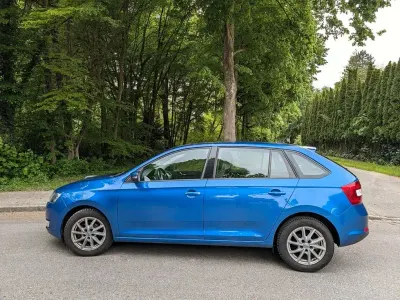 Gebraucht Skoda Rapid Ambition 90 PS (66 kW) 2015 Blau Kleinwagen