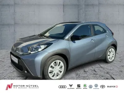 Neu Toyota Aygo X Business Edition 72 PS (52 kW) 2025 Grau SUV