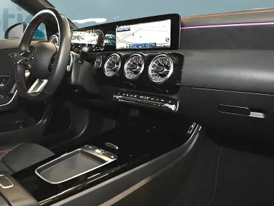 Gebraucht Mercedes CLA220 190 PS (139 kW) 2024 Blau Coupé