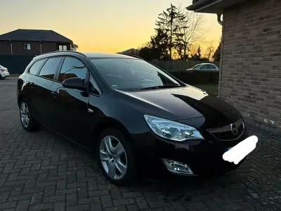 Gebraucht Opel Astra 116 PS (85 kW) 2012 Braun Kombi