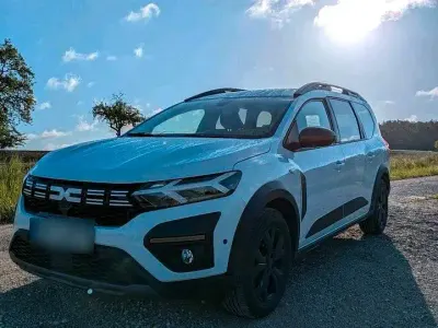 Używany Dacia Jogger Extreme 101 KM (74 kW) 2023 Biały Minivan