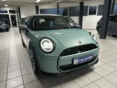 Gebraucht Mini Cooper Classic 156 PS (114 kW) 2024 Türkis metallic Kleinwagen