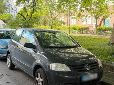 Gebraucht VW Fox 54 PS (39 kW) 2005 Grau Kleinwagen