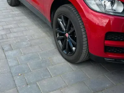 Gebraucht Jaguar F-Pace Prestige 180 PS (132 kW) 2017 Rot SUV