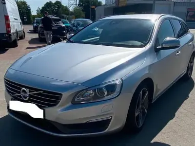 Gebraucht Volvo V60 Business Edition 163 PS (119 kW) 2015 Silber Kombi