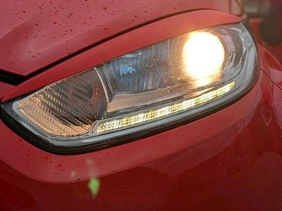 Rot Gebraucht 2017 Ford Fiesta Trend Limousine | 2.900 € (Fairer Preis)