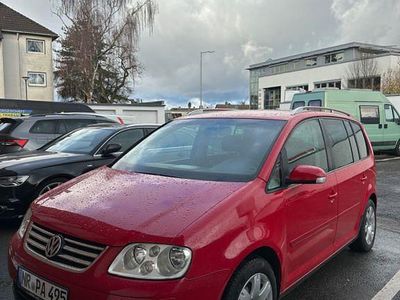 Second-hand VW Touran Trendline 140 CP (102 kW) 2004 Roșu Monovolum