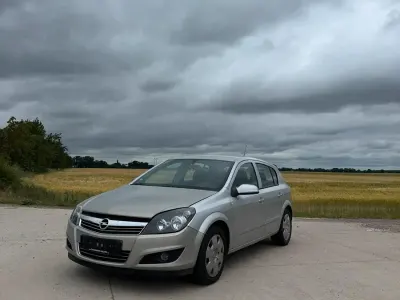 Gebraucht Opel Astra Njoy 105 PS (77 kW) 2004 Silber Limousine
