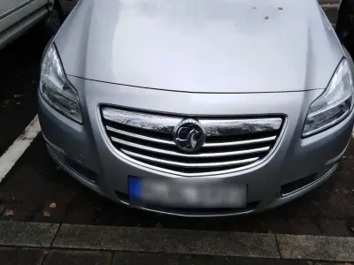 Używany Opel Insignia Cosmo 220 KM (161 kW) 2008 Srebrny Sedan/Limuzyna