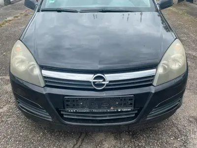 Gebraucht Opel Astra 106 PS (77 kW) 2004 Schwarz Limousine