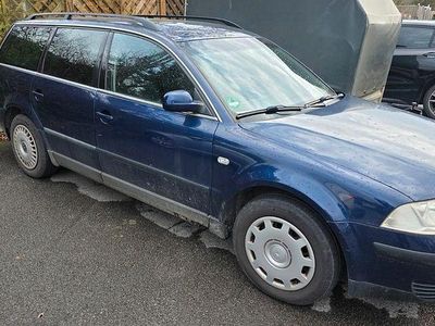 Gebraucht VW Passat Basis 131 PS (96 kW) 2001 Blau Kombi